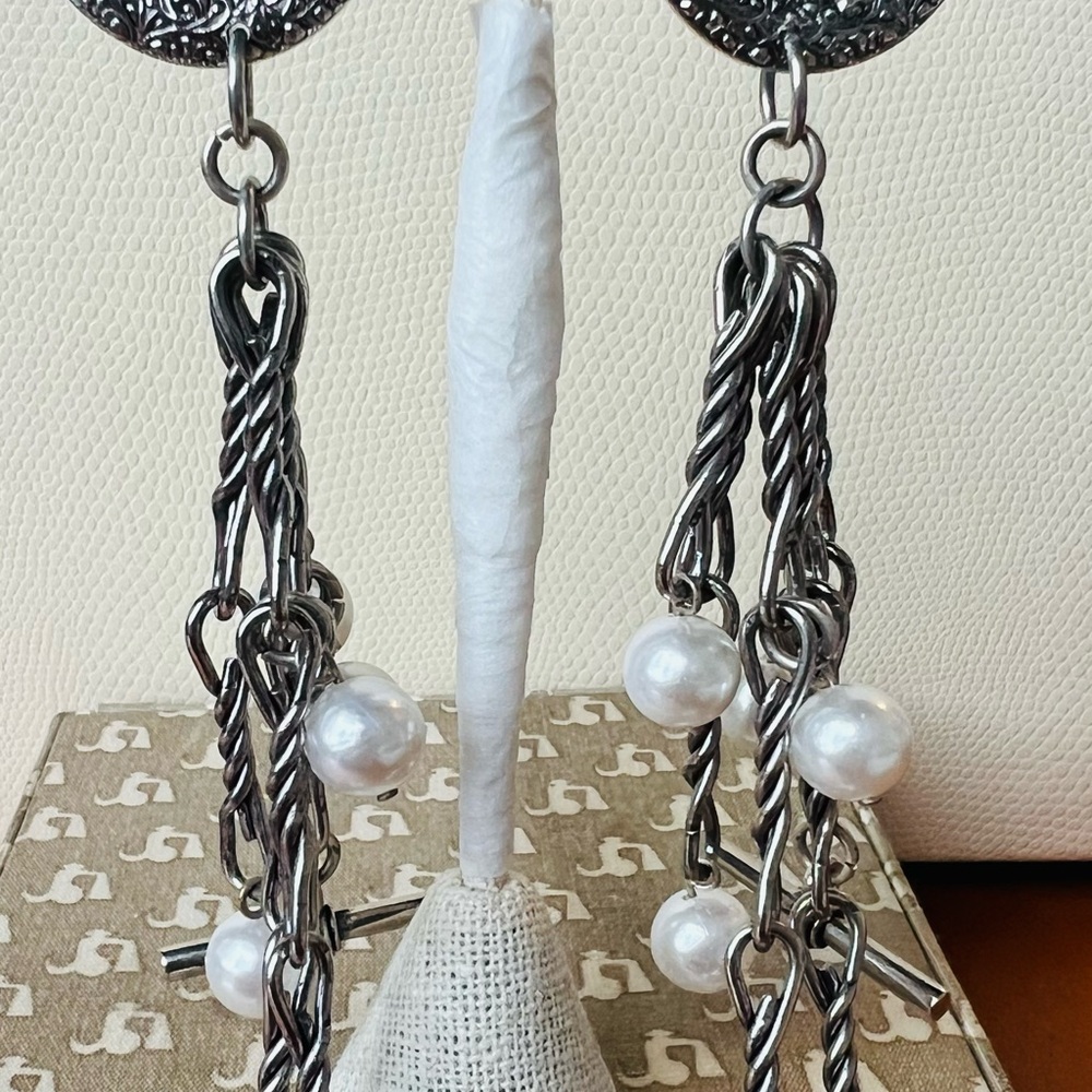 1980s Silver Metal and Pearl Dangle Earrings. Clip on. Vintage